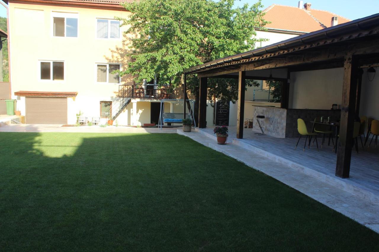 فيلا Orşovaفي Pretty Garden المظهر الخارجي الصورة