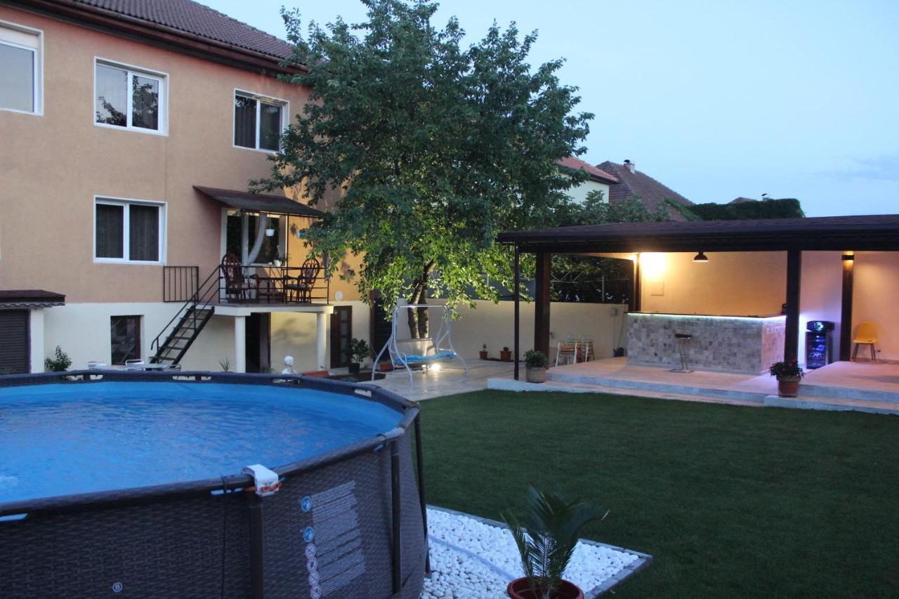 فيلا Orşovaفي Pretty Garden المظهر الخارجي الصورة